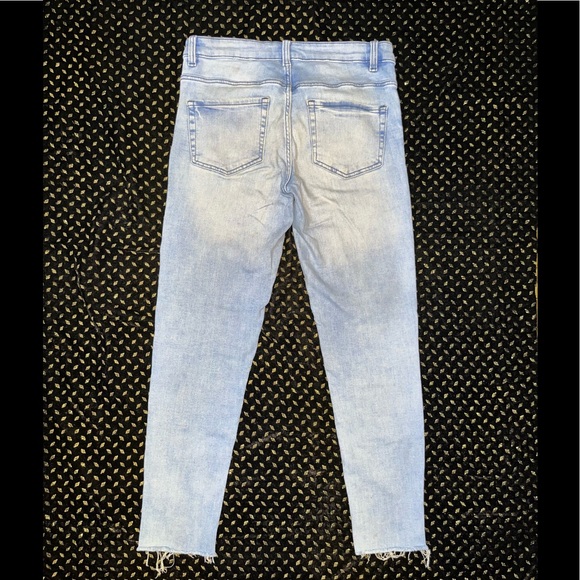 Cropp icy blue denim knee cut - Picture 2 of 3